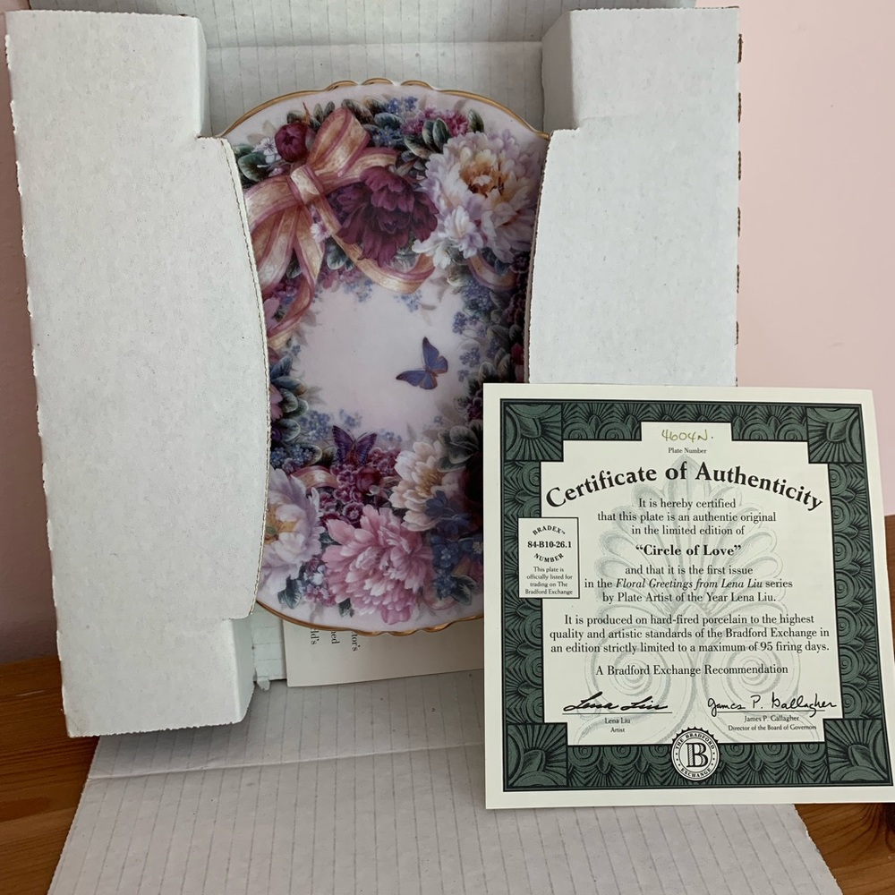The Bradford Exchange "Circle of Love" Collectors Plate